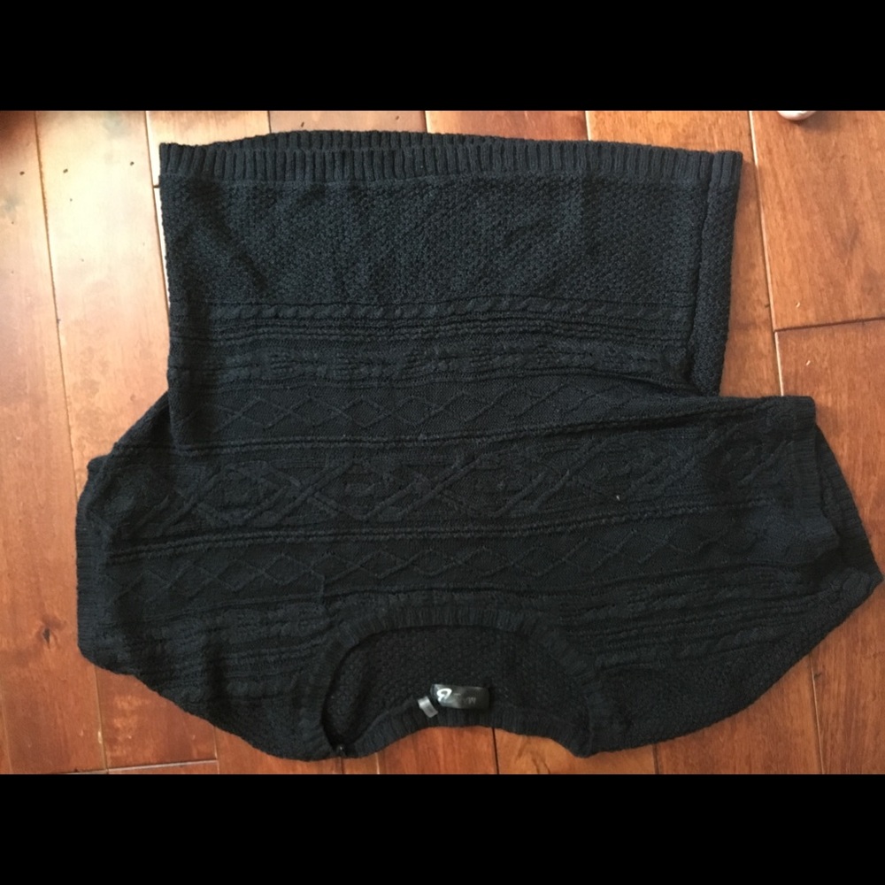 Black knit crop top!